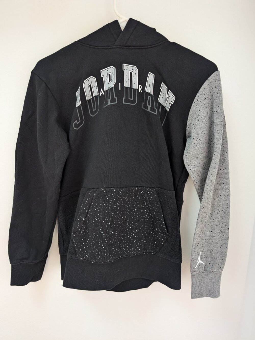 Air Jordan Black & Gray Hoodie w/ contrasting Accents - Boys Large (12/13 yr)